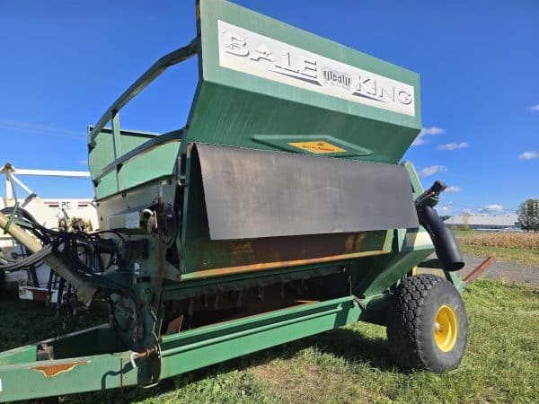 Hache-paille Bale King  avec bras réserve de grain