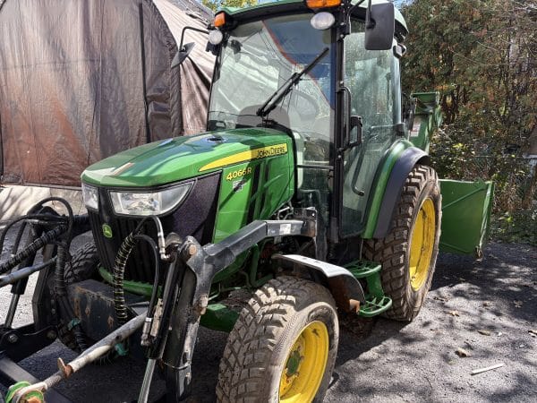 John Deere 4066R Tractor with Cotech extendable snow blade and 82-inch Normand snow blower Year: 2023 - 420 hours Stock#E1264B/100055