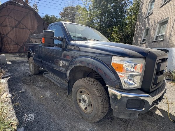 Pickup Ford F-250 Super Duty avec boite de 8 pi saleuse en stainless et gratte fisher-80.000km-Année:2014-Stock#E1264C/10055
