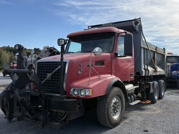 Camion 10 roues charrue Volvo VHD-Équipement neige-Manuelle 18 vitesse-400000KM-Année 2004-Stock#E1254D/9951
