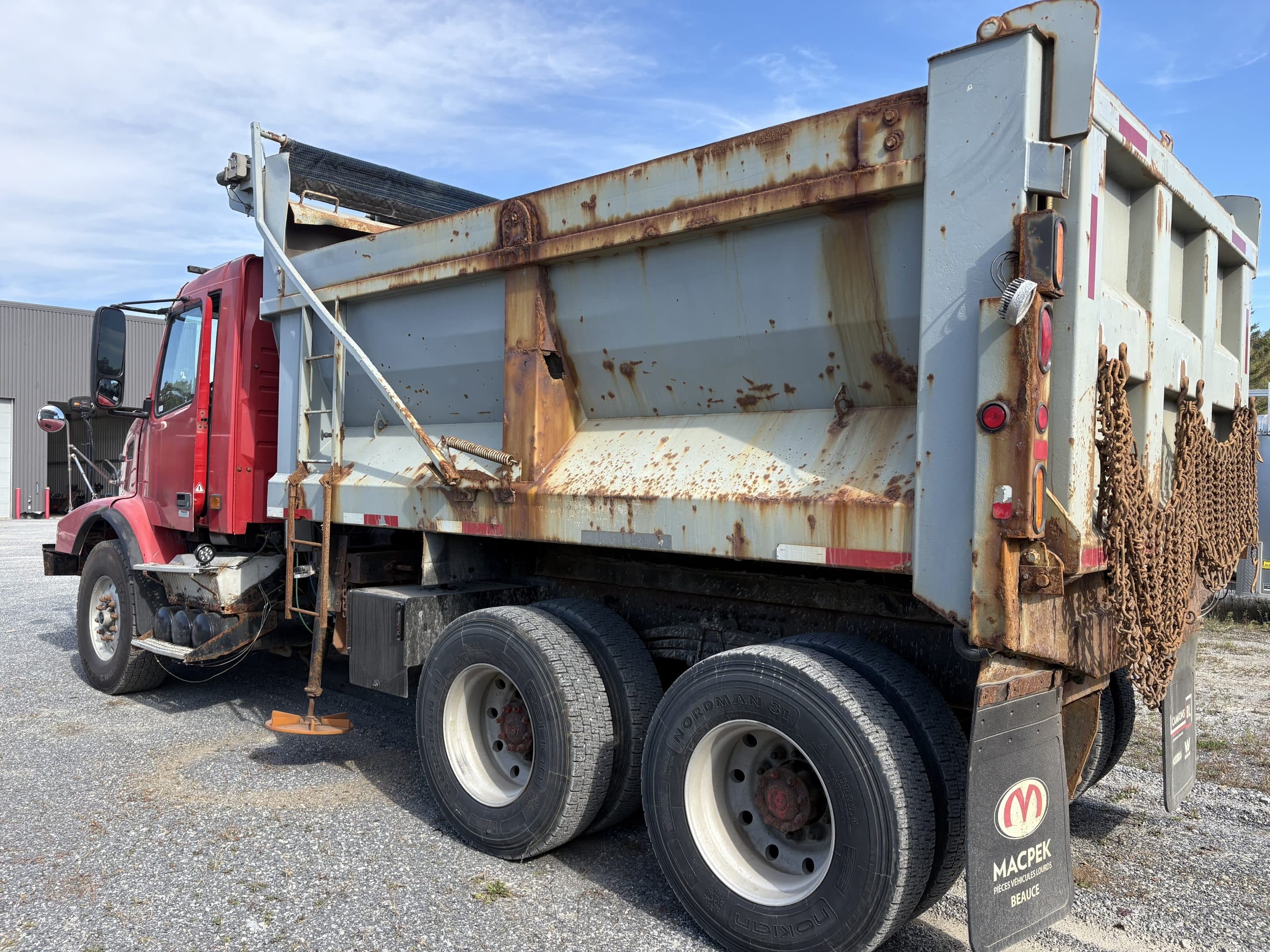 Camion 10 roues charrue Volvo VHD-Équipement neige-Manuelle 18 vitesse-400000KM-Année 2004-Stock#E1254D/9951 - Image 4
