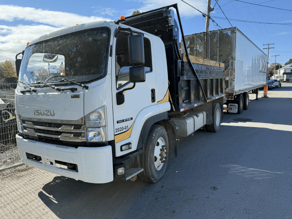 Camion 6 roues dompeur Isuzu FTR 2018