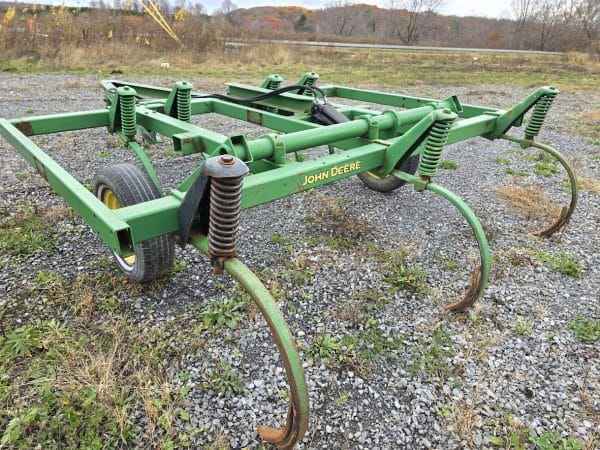 John Deere 7-Shank 10 Ft Chisel - Stock#D10004c1