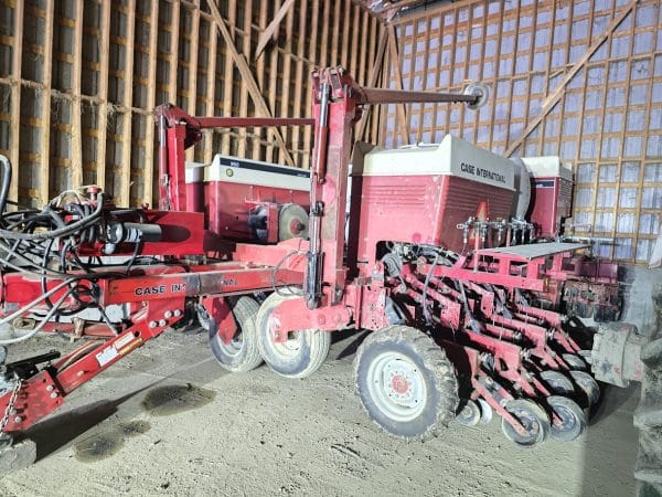 Case IH 950 12/24 Row Planter with liquid fertilizer, 2 x 150-gallon tanks, trash wheel - Stock#d10296a