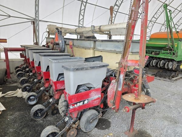 Case IH 1200 8-row planter, transport kit, no-till, granular and liquid fertilizer, residue managers, fertilizer and loading auger - Stock#d10327a