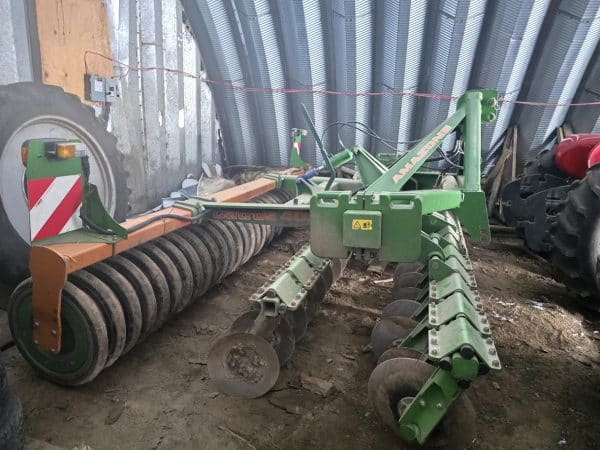 Déchaumeuse Amazon Catros 4001 porté 4 Mètres - Année: 2010 - Stock#d8968d