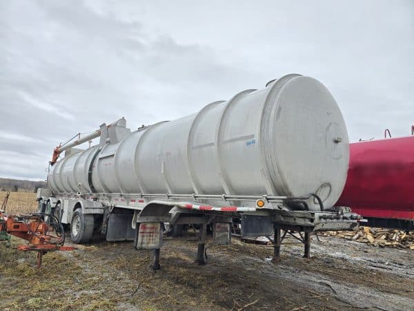 Réservoir à purin Aluminium10200 gallons 4 essieux avec bras canadien 8 po avec manette (2 ans ) - Année: 2002 - Stock#d9261k