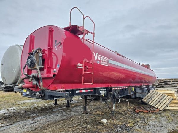 Réservoir à Purin Valmétal (Stanless) 9000 gallons 4 essieux vireur , bras canadien 8 po -Année:2020 - Stock#d9261l