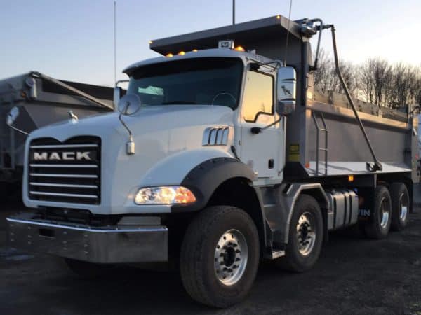 Camion dompeur 12 roues Mack 800 automatique 2018 -368145km Stock#P1469/10515a