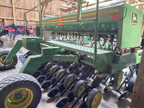 John Deere 750 no-till grain drill 15 ft with 7.5 in spacing, scale, marker, monitor - Stock #d9805b