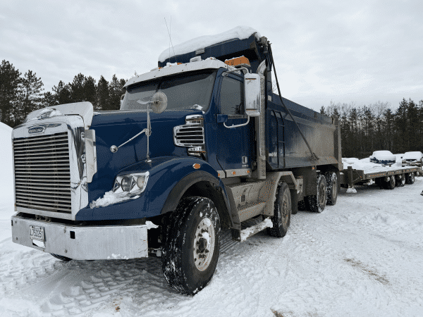 Camion Dompeur 12 roues Freightliner Année:2013 -moteur neuf-Stock#P1475/10596b