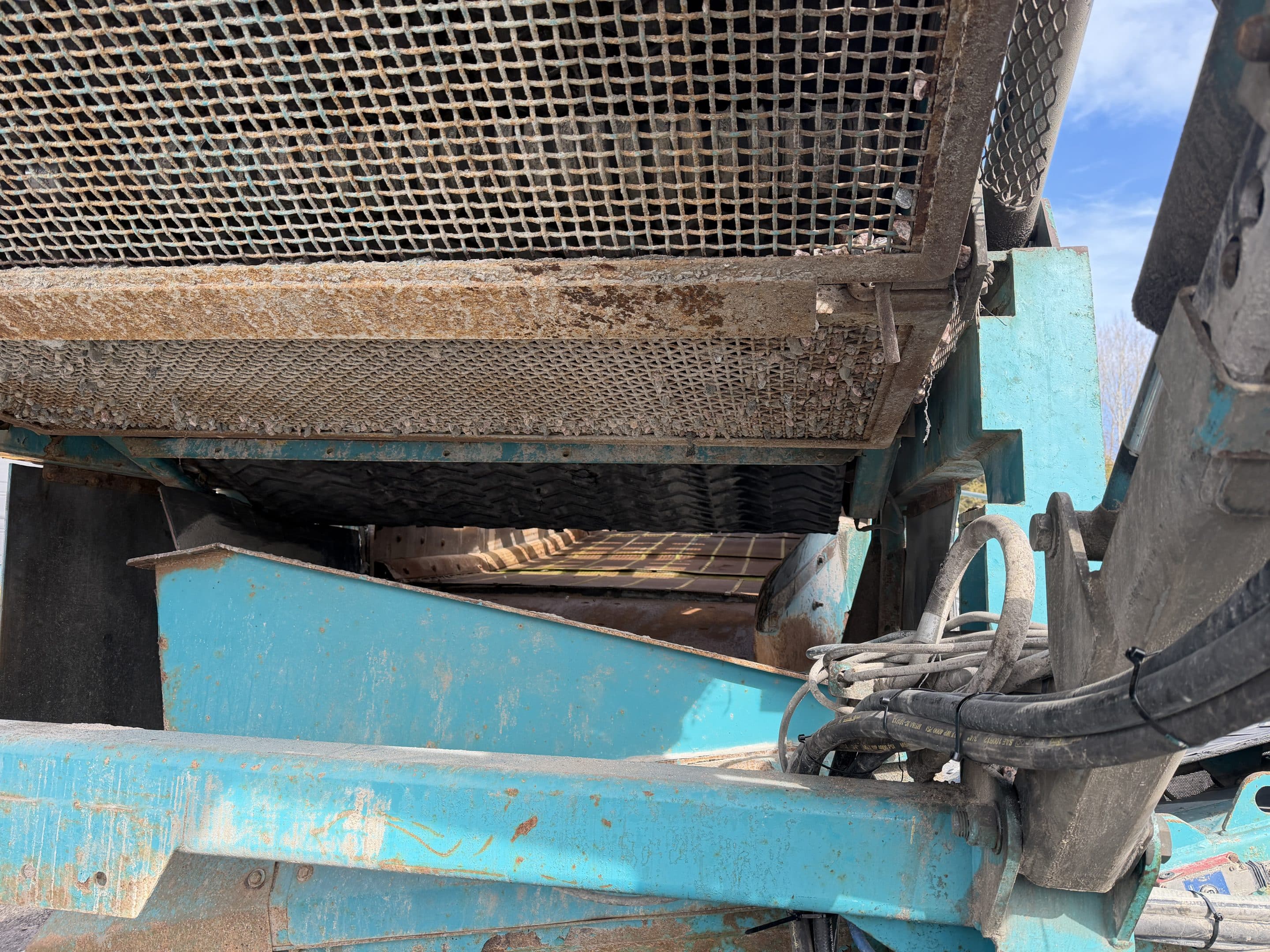 Tamiseur à vibration à haut débit Powerscreen Warrior 2400 2013 Stock#P1473/10563 – Image 13