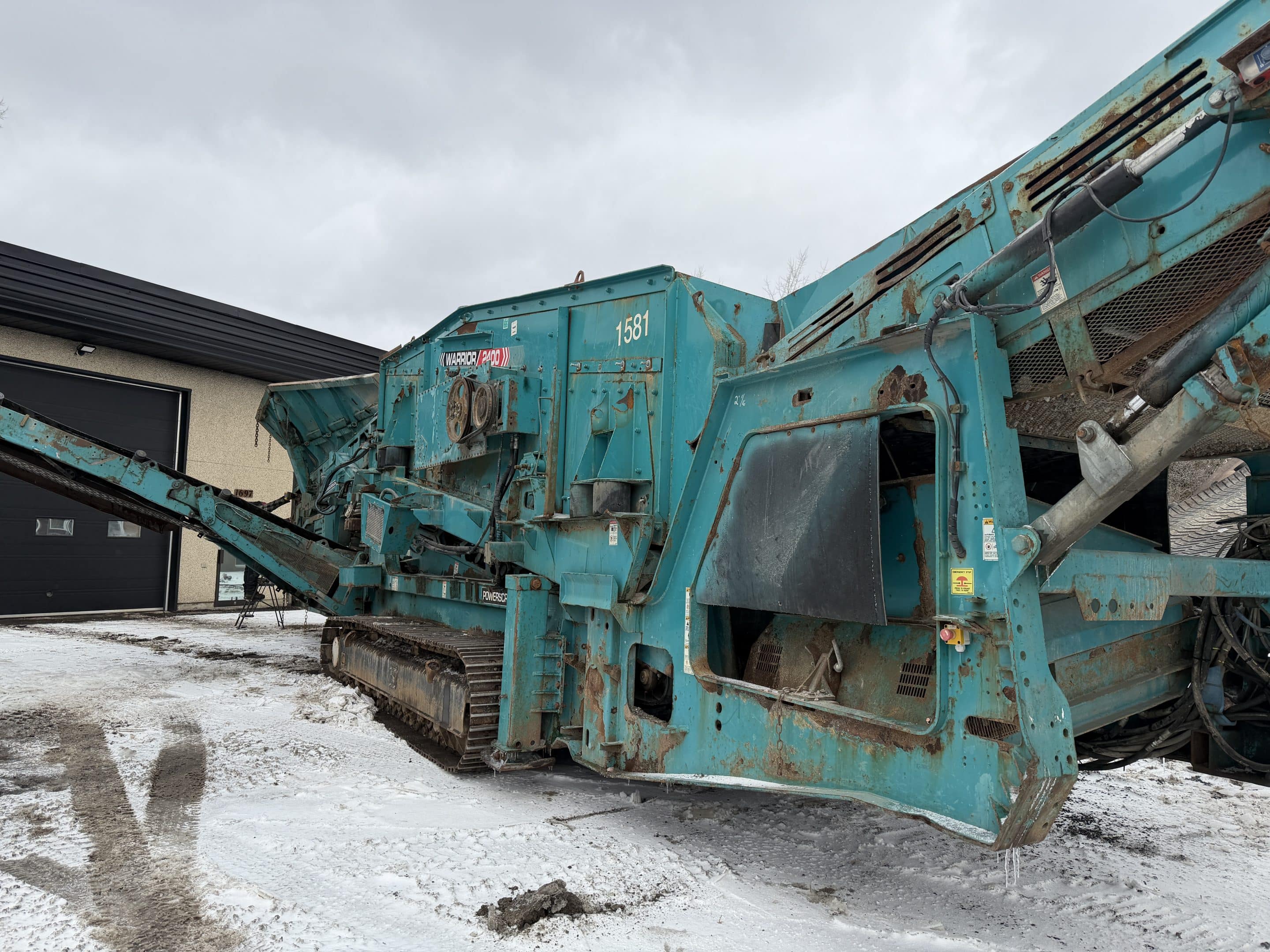 Tamiseur à vibration à haut débit Powerscreen Warrior 2400 2013 Stock#P1473/10563