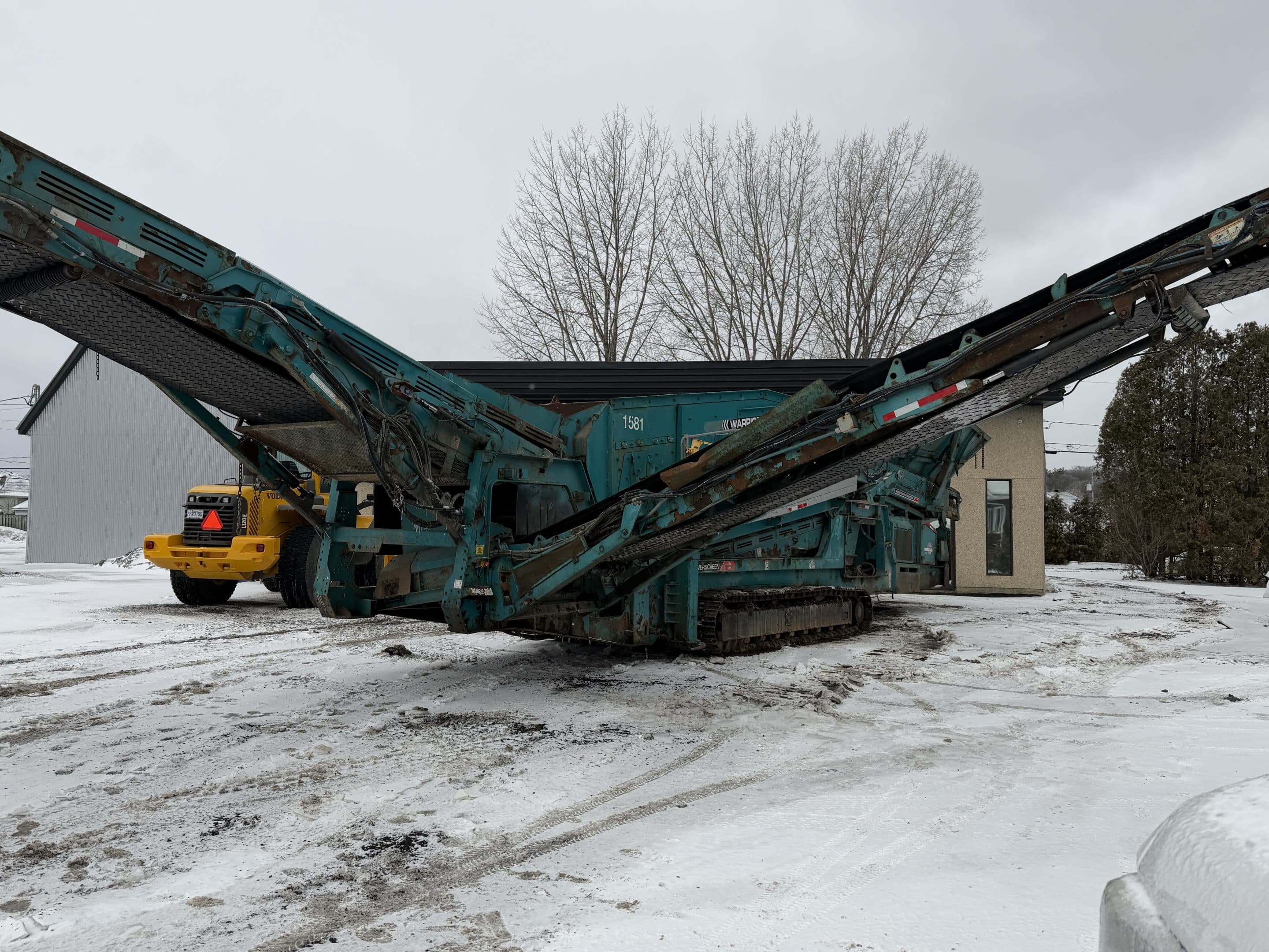 Tamiseur à vibration à haut débit Powerscreen Warrior 2400 2013 Stock#P1473/10563 – Image 16