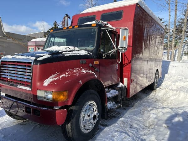 Camion avec boite isolé international 40S-Moteur DT466-Avec boite isolée 17pi-Année:1998-375000km-Stock#E1331A/10551
