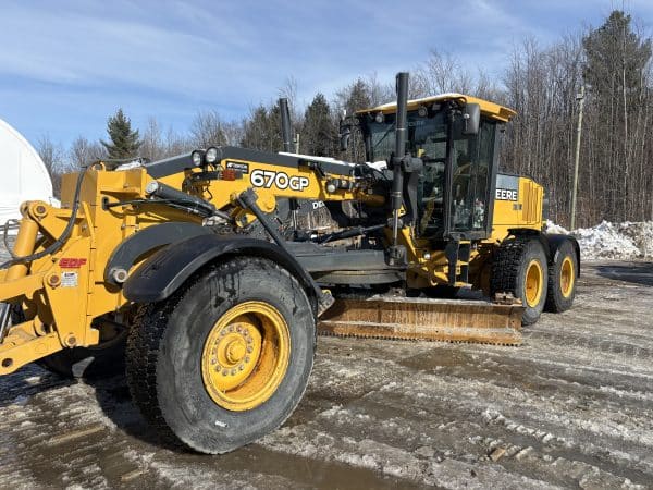 Niveleuse John Deere 670GP joystick control blade 14 pi lame avant EDF ripper central aile de coté-8700heures-Année:2018-Stock#E1340A/10617