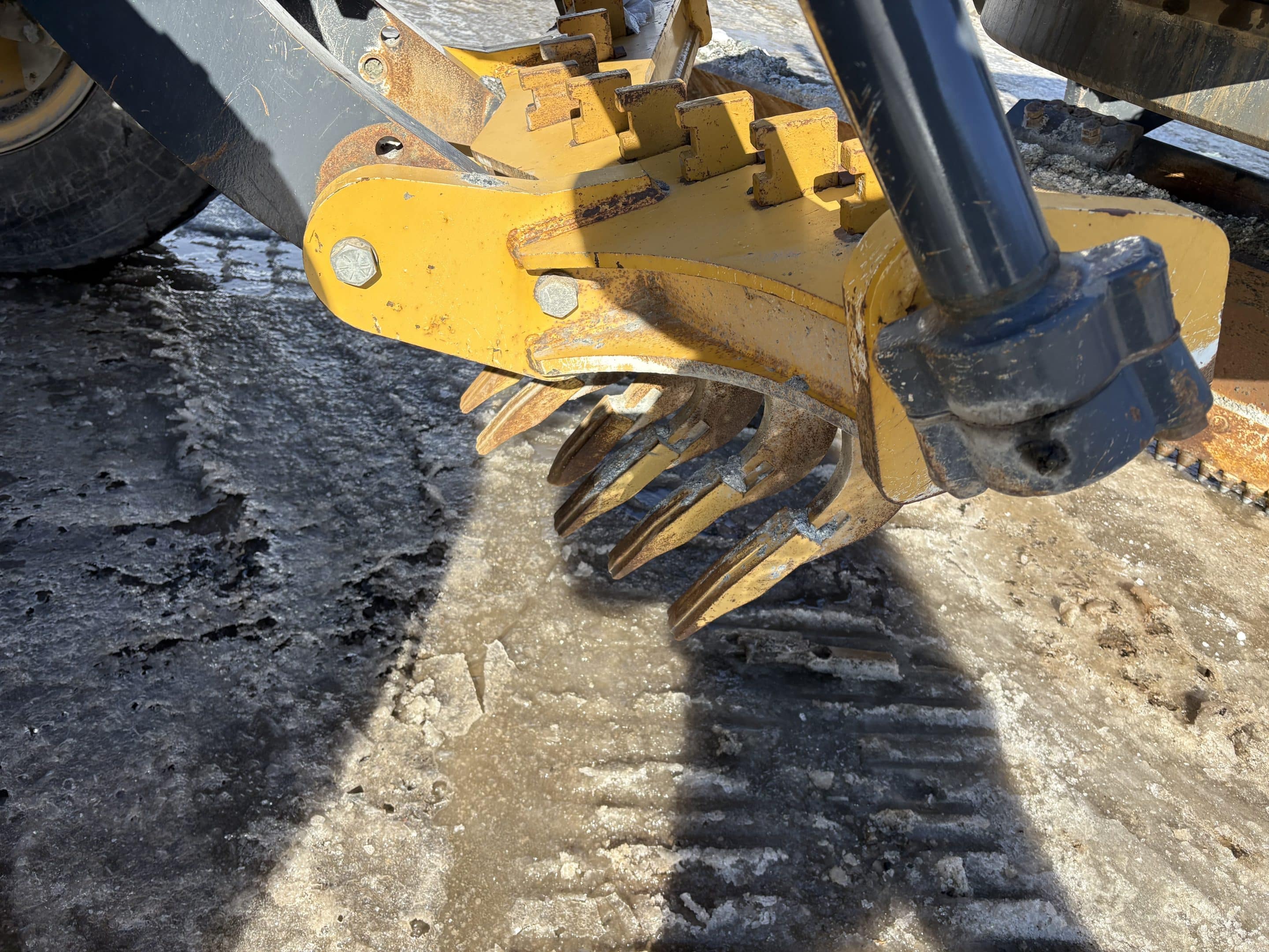 Niveleuse John Deere 670GP joystick control blade 14 pi lame avant EDF ripper central aile de coté-8700heures-Année:2018-Stock#E1340A/10617 – Image 17