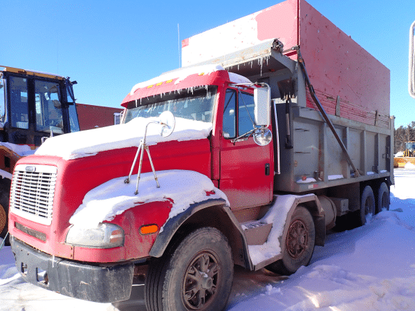 Camion 12 roues dompeur Freightliner FL112 1999