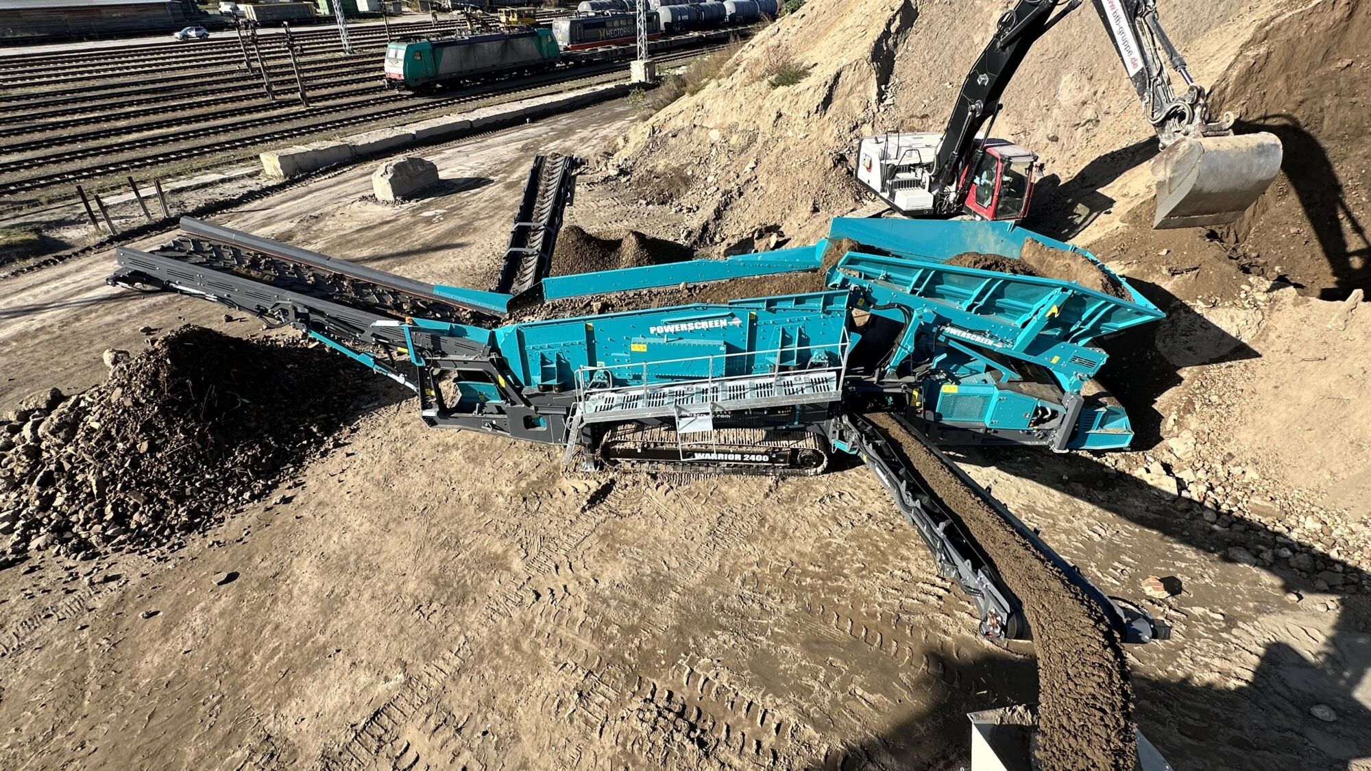 Tamiseur à vibration à haut débit Powerscreen Warrior 2400 2013 Stock#P1473/10563 – Image 17