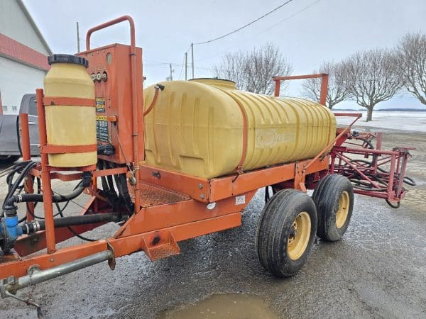 Arroseuse Vicon Ls 1910T 500 gallon , 45 pi boom ,3 section, hauteur hydraulique-Stock#d10678a