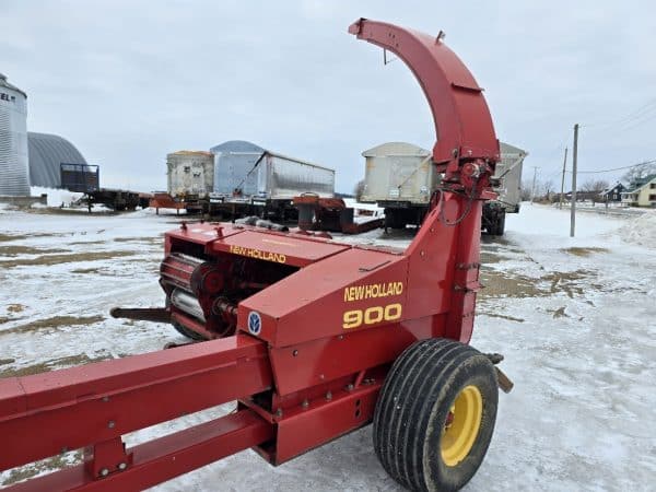 Fourragère New Holland 900 avec rouleau craqueur, nez maïs 824/ nez foin-Stock#d7426d