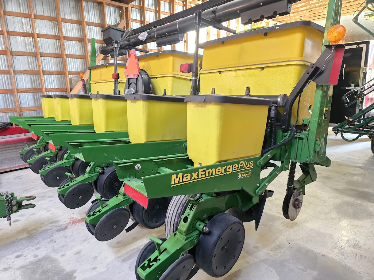 Planteur John Deere 1750 6 rangs Updater Précision planteur down force hydraulique, clutch électrique, semis direct État 9.5/10 - Stock#d10725e