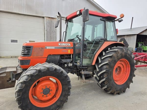 Tracteur Kubota M9000 - (3500 hrs approx) cadran défectueux- Stock#d10792g
