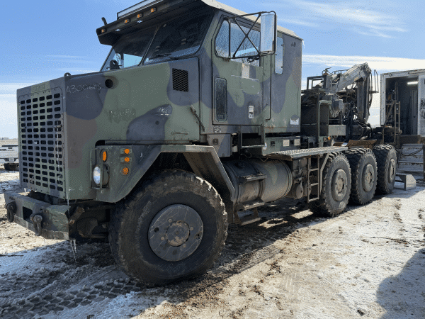 Camion 8X8 Armée chargeur a bois Oshko Année:1991 -7447 miles Stock#P1494/10777i