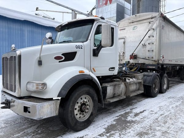 Kit Camion 10 roues Daycab Peterbilt 567 755.000km-Année:2016 avec Dompeur Manac 4 essieux mur de 84po-Stock#E1352B/10673