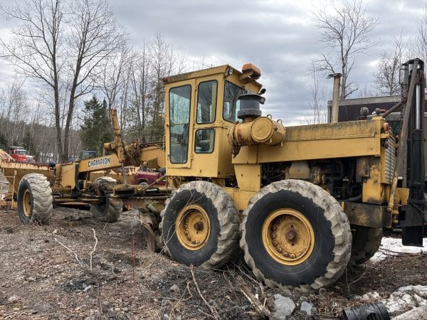 Niveleuse Champion 740 avec blade de 14pi-Année inconnue-5300heures-Stock#E1253M/9970
