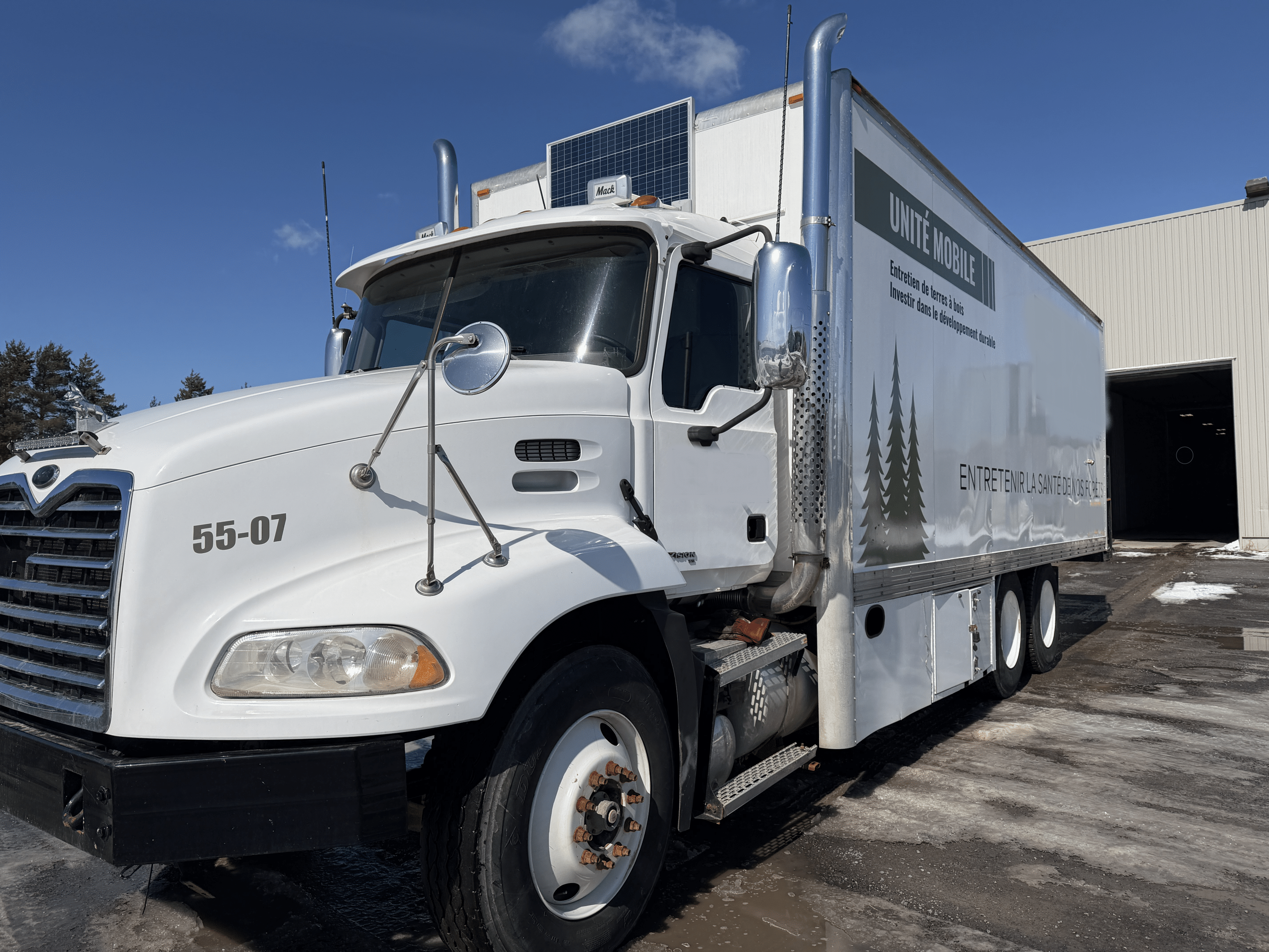 Camion de service Mack600 Année:2004 -465395 KM -Stock#P1494/10777g – Image 2