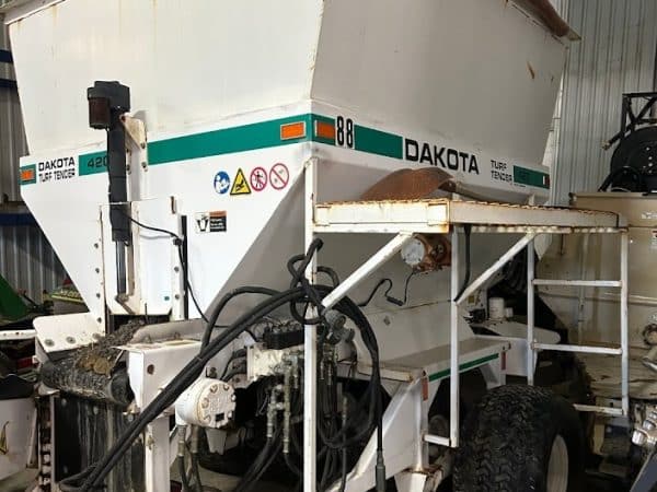 Épandeur Dakota Turf Tender hydraulique avec convoyeur ou toupie arrière - Stock#d10544b