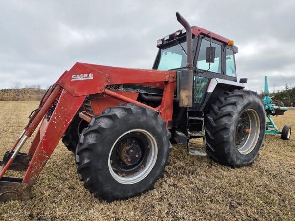 Tracteur international 2294 avec loader - Année: 1987 - 8532 hrs - Stock#d10924c