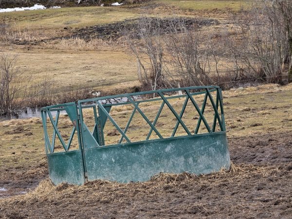 Hay feeder (4 available) 4 x 8 ft - Stock #d10924n