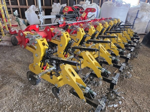 APV HS6008 M1 8-row weeder with Claas camera - Year: 2004 - Stock#d10920l