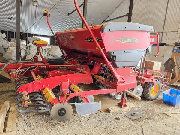 Semoir avec décheuse Vaderstad RD 400S 4 mètres avec boîte à mil 5po - Année: 2016 - Stock#d10920m