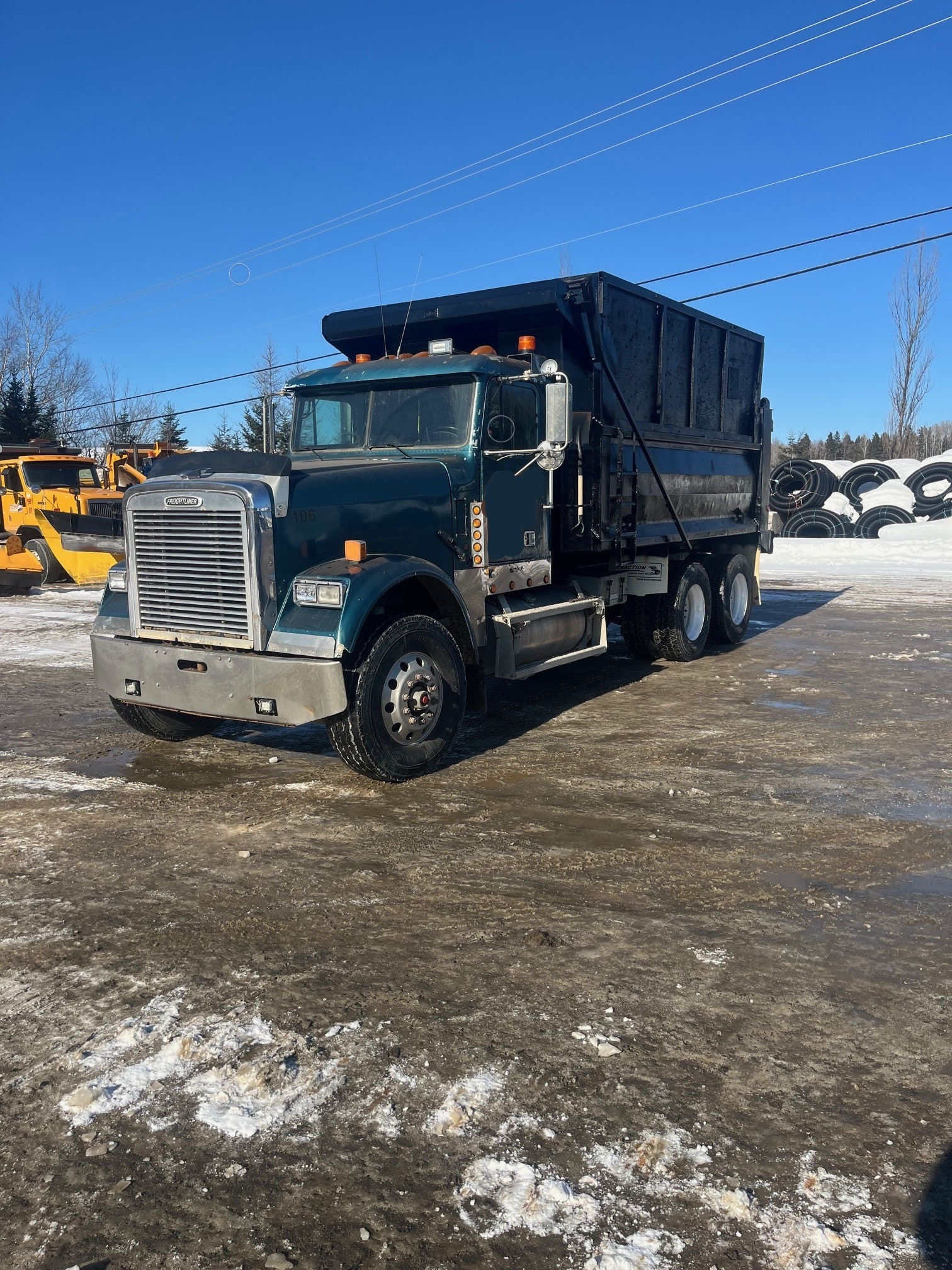Camion 10 roues dompeur Freightliner 2000