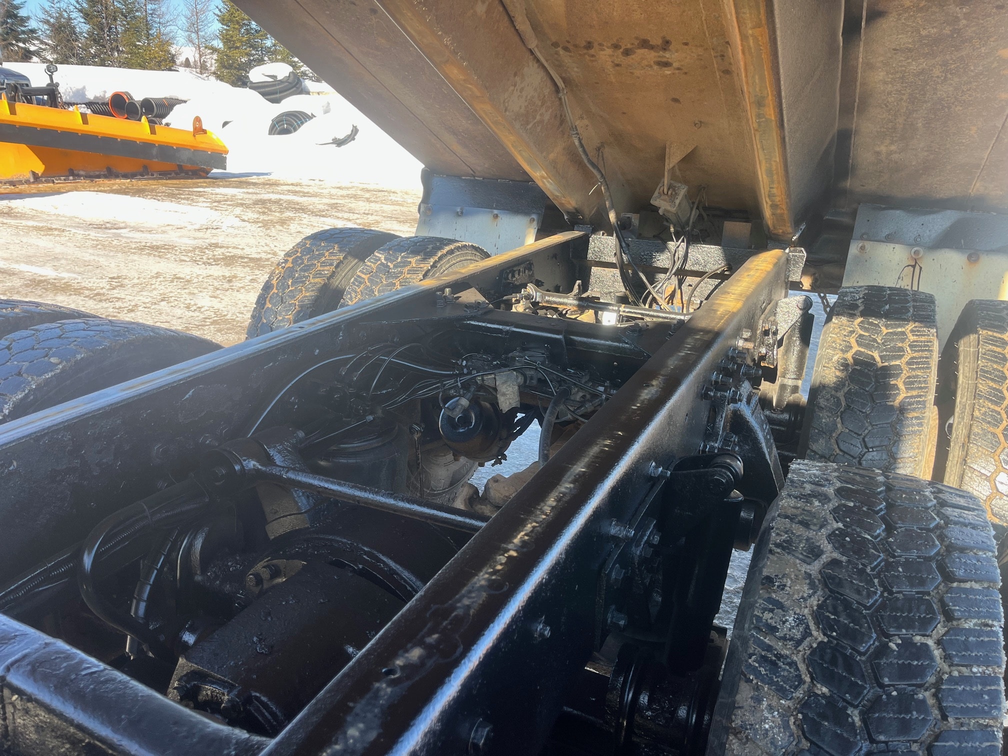 Camion 10 roues dompeur Freightliner-11000HRS-Année 2000-Stock #S2539A/7148 – Image 9