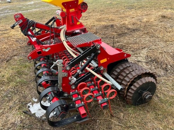 SMS 4-meter roller with hydraulic leveling board and APV 300 seed drill Year: 2021 - Stock#d10381b