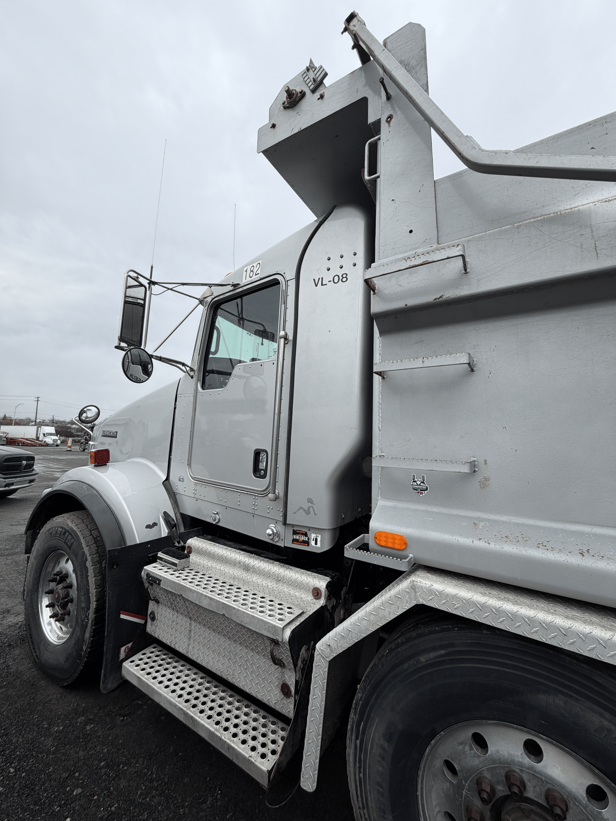 Camion dompeur 12 roues Kenworth T800 Année:2019 -438569 km -Stock#P1503/10854 – Image 3