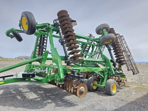 Déchaumeuse John Deere 2660 VT 30.3 Pi , rouleau hydraulique -Année:2022-Stock#d11033a
