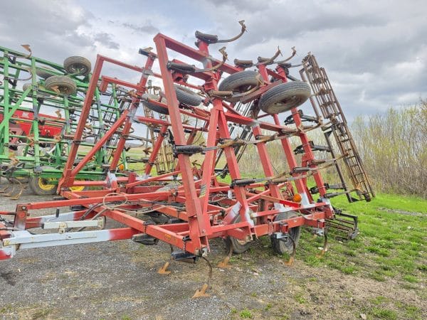 Cultivateur Case IH 4800 30 pi avec rouleau double JOBER -