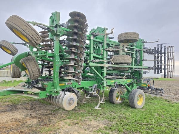 Combo cultivateur John Deere 2330 38.3 pi dent 200lbs, pointe 9po permalock, 3 rangées coil+ rouleau hydraulique - Année: 2018 - Stock#d11092a