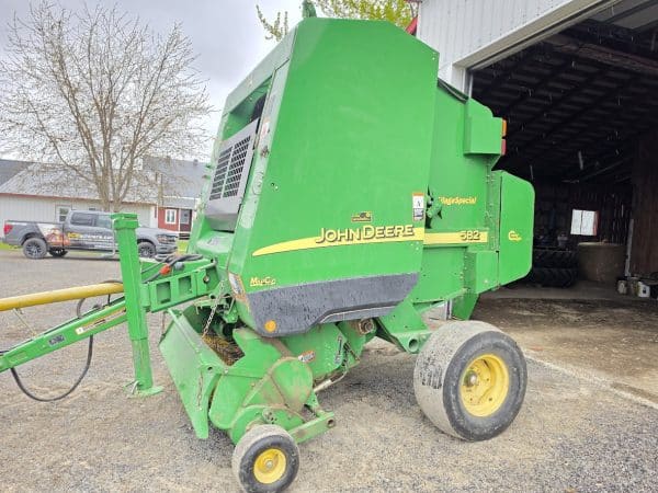 Presse à balle ronde John Deere 582 maxi cut -Année: 2006 - 15 000 balles - Stock#d11093a