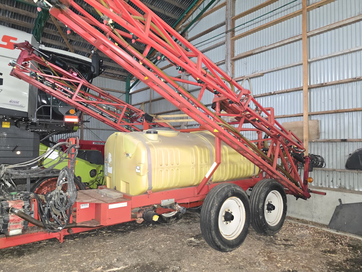 Arroseuse Gregson 750 gallon, pompe 80lbs piston, 4 sections 68 pi de boom, rate contrôler jd - Stock#d5741e