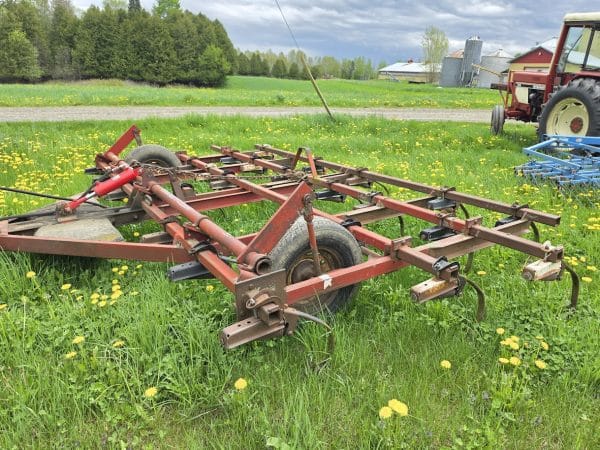 Cultivateur International 16 pi - Stock#d11122b