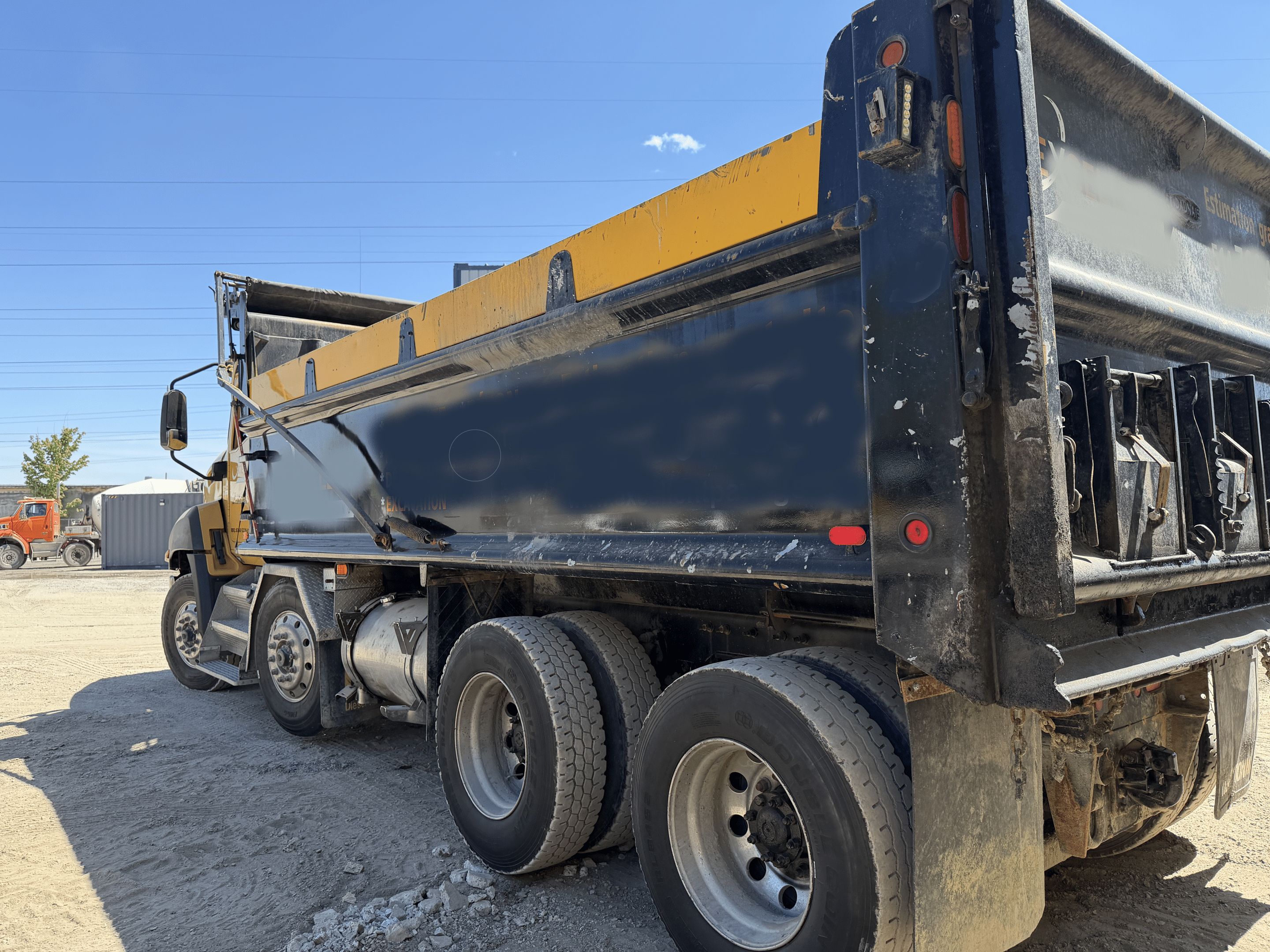 Camion Dompeur 12 roues Caterpillar 660S Année:2013 -318320 km -Stock#P1530/11140a – Image 5