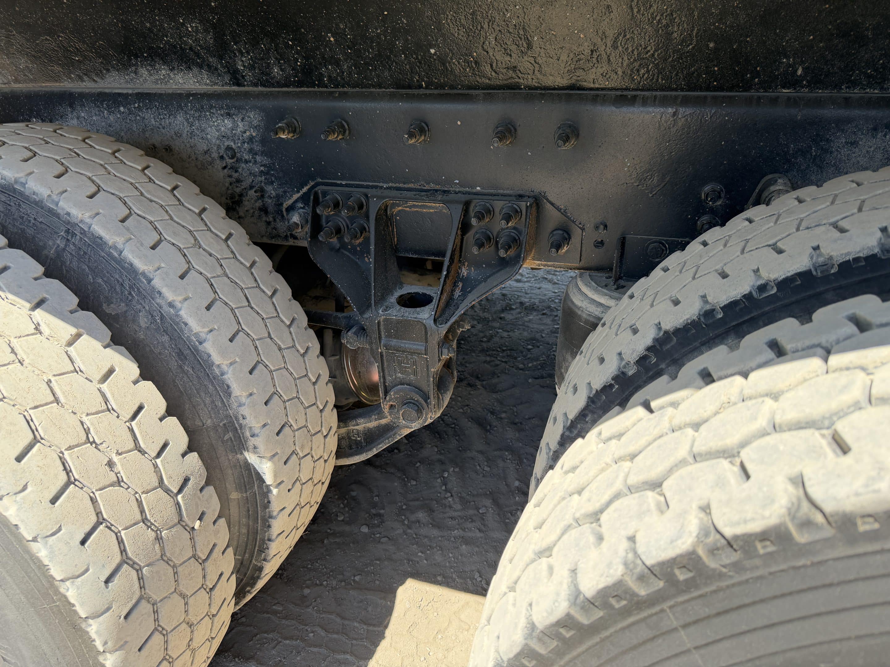 Camion Dompeur 12 roues Caterpillar 660S Année:2013 -318320 km -Stock#P1530/11140a – Image 7