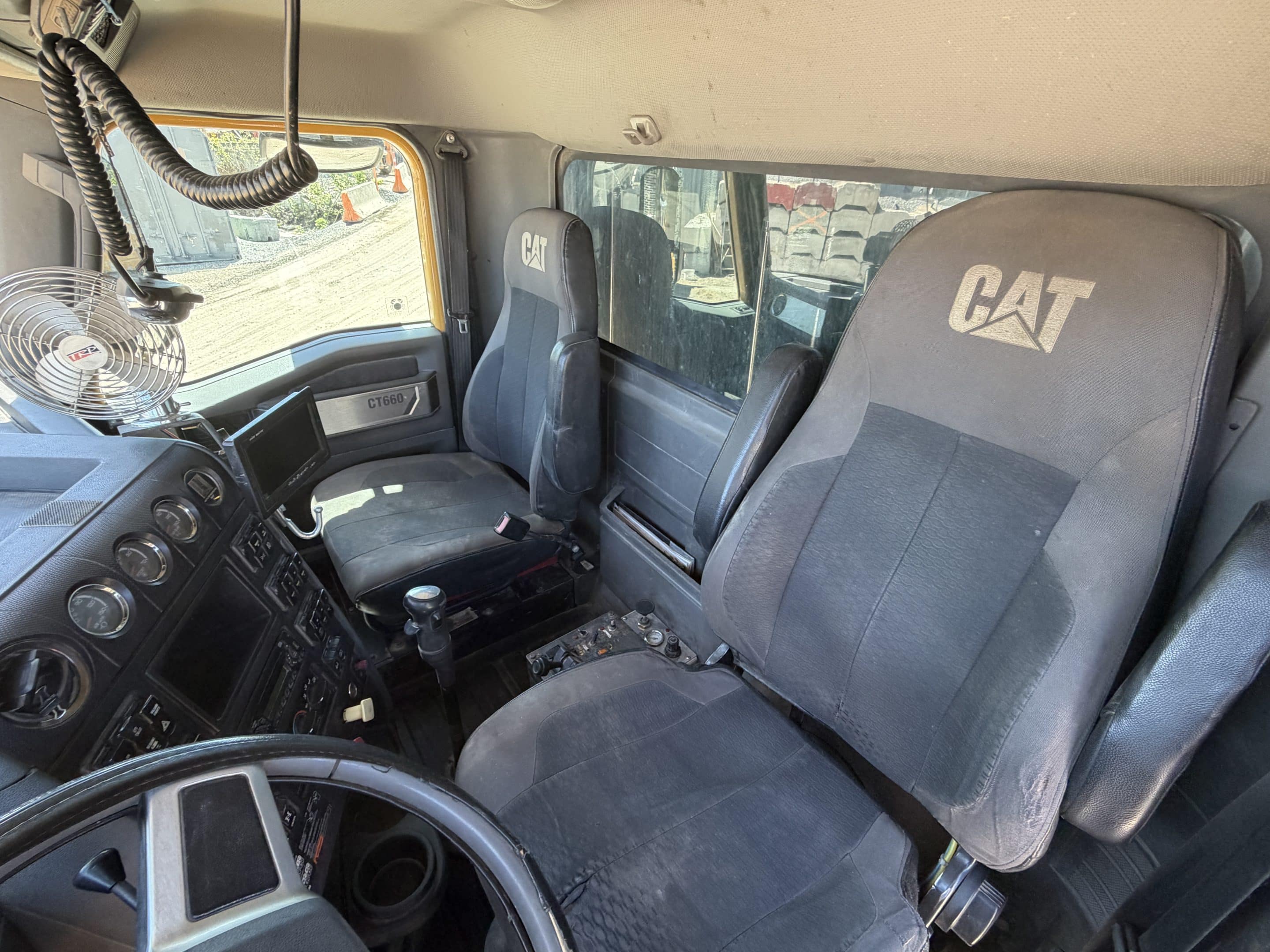 Camion Dompeur 12 roues Caterpillar 660S Année:2013 -318320 km -Stock#P1530/11140a – Image 10