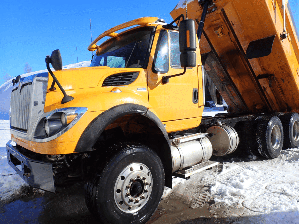 Camion 10 roues dompeur International 2015